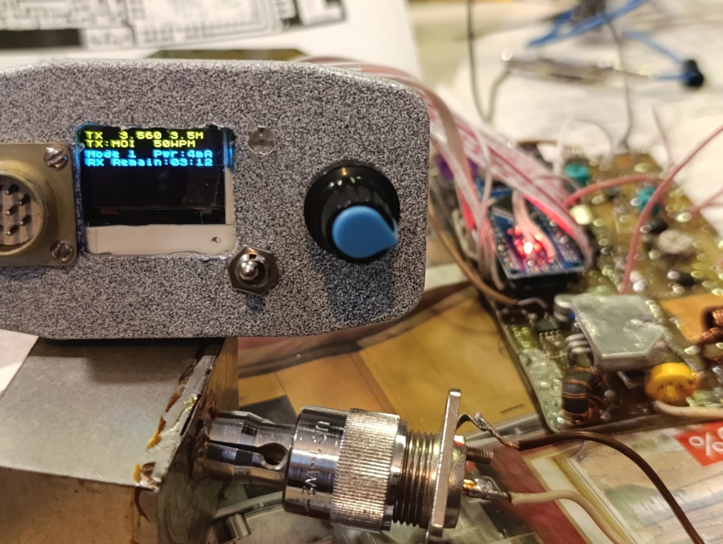 Радио предавател за „лов на лисици“ – радио засичане на 3,5 MHz и 144 MHz